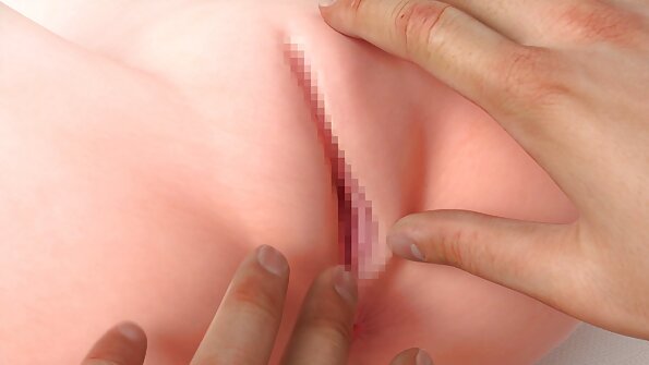 Rachel Sexton वेबक्याममा उनको सानो स्तन उजागर गर्दै