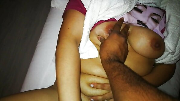 Amirah Adara फेरि गर्छिन्